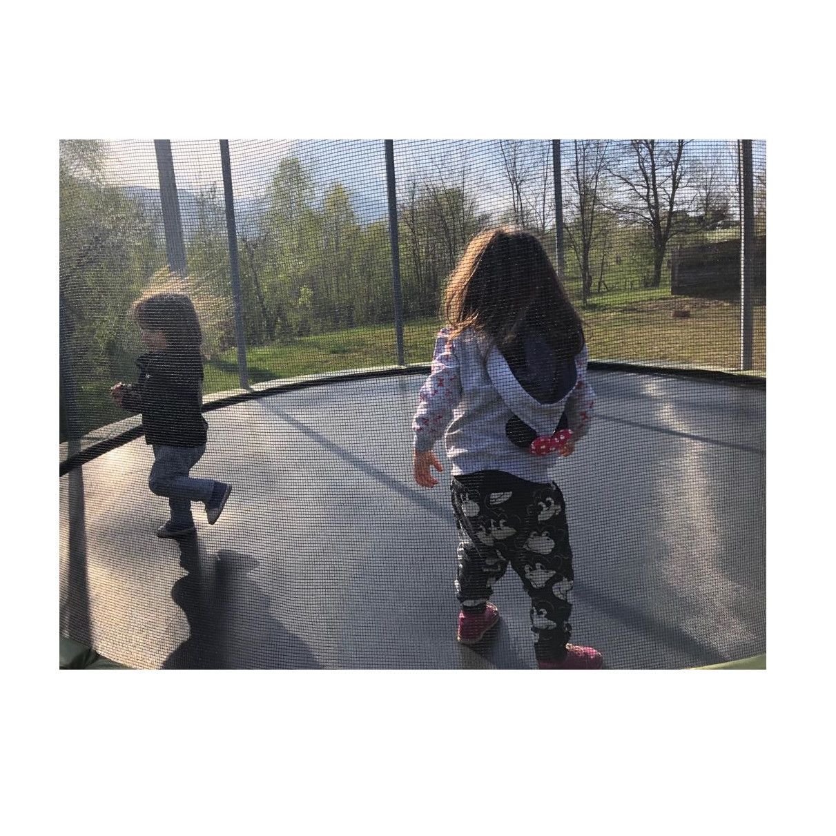 Trambulina pentru copii cu sistem de protectie idealSTORE SOFT JUMP KIDS, Diametru 244 cm, Inaltime 59 cm, Plasa rezistenta de 180 cm, Structura de metal, Materiale care combat razele UV, Asigura siguranta si confort, Maxim 110 kg