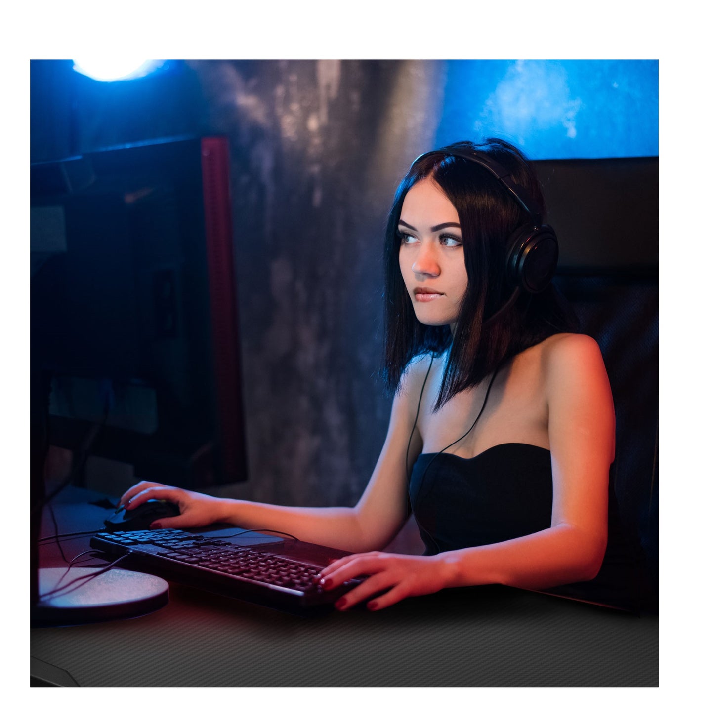 Birou gaming Smart Pro Collection idealSTORE Dimensiuni 120 x 60 x 70 cm, Cadru metalic stabil, Iluminare LED, Accesorizat cu suport pentru casti, pahar, Picioare reglabile, Echipat cu sistem de gestionare a cablurilor