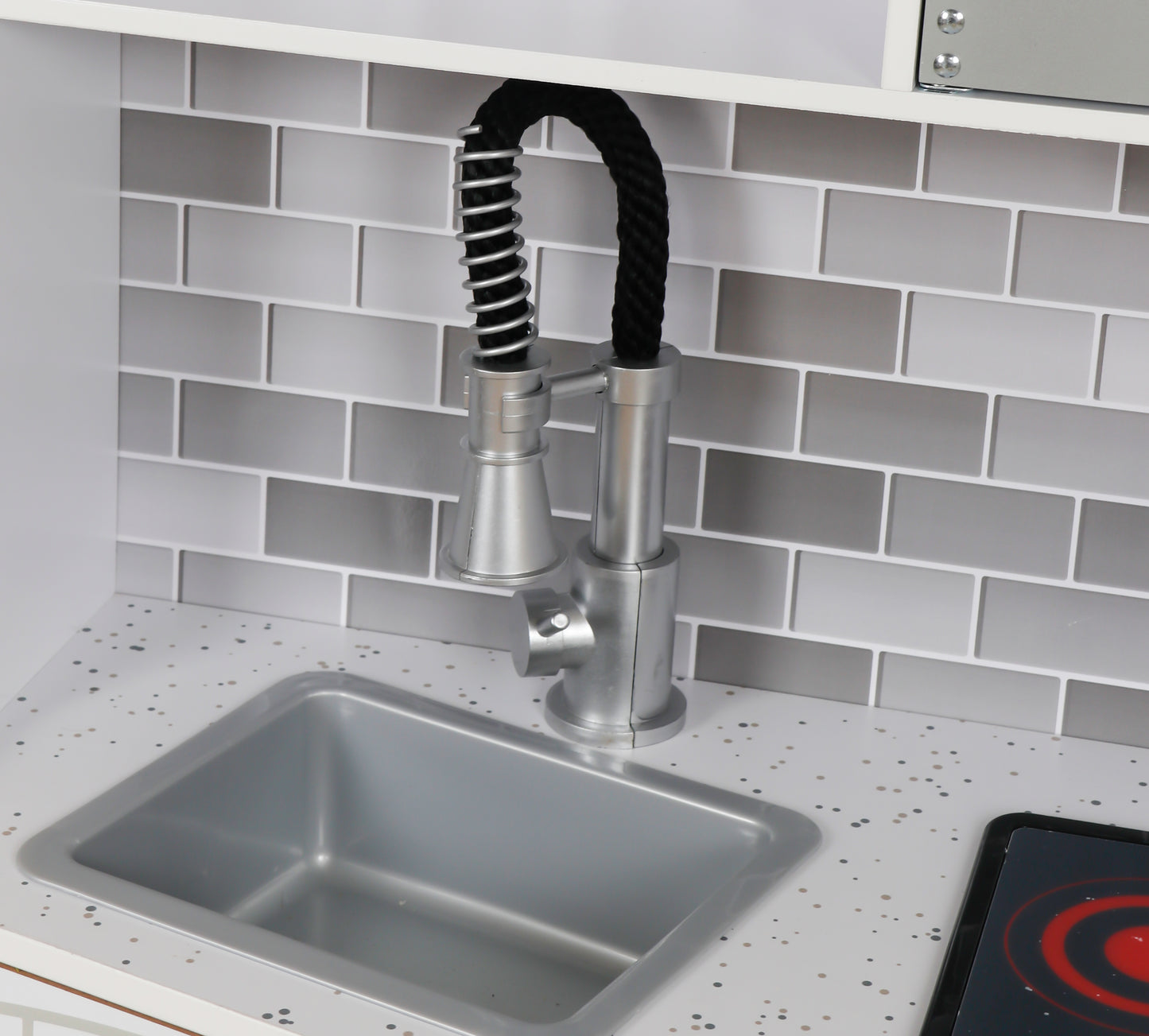 Bucatarie din lemn Multifunctionala Delux White-Kitchen idealSTORE, Echipata cu Frigider, Dozator de Apa, Masina de Spalat, Cuptor, Plita cu 2 Arzatoare, Microunde, Telefon Mobil, Vopsea Non-Toxica, Lemn Premium MDF, Dimensiuni 105 x 99 x 34 cm