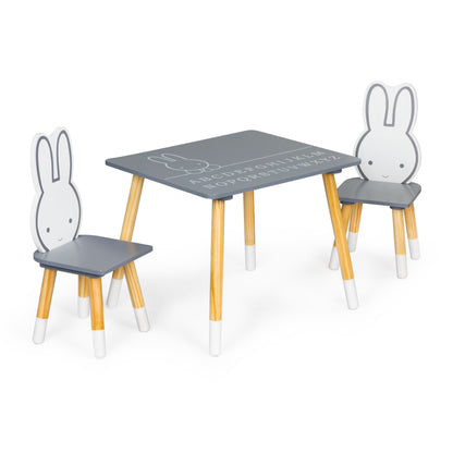 Set Masuta Profesionala cu 2 scaune din Lemn The Happy Bunny idealSTORE, Blat din MDF cu Alfabetul Inscriptionat pe el, Picioare Solide din Pin masiv, Rezistent la Zgarieturi, Design Scandinav
