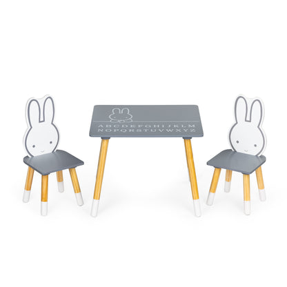 Set Masuta Profesionala cu 2 scaune din Lemn The Happy Bunny idealSTORE, Blat din MDF cu Alfabetul Inscriptionat pe el, Picioare Solide din Pin masiv, Rezistent la Zgarieturi, Design Scandinav