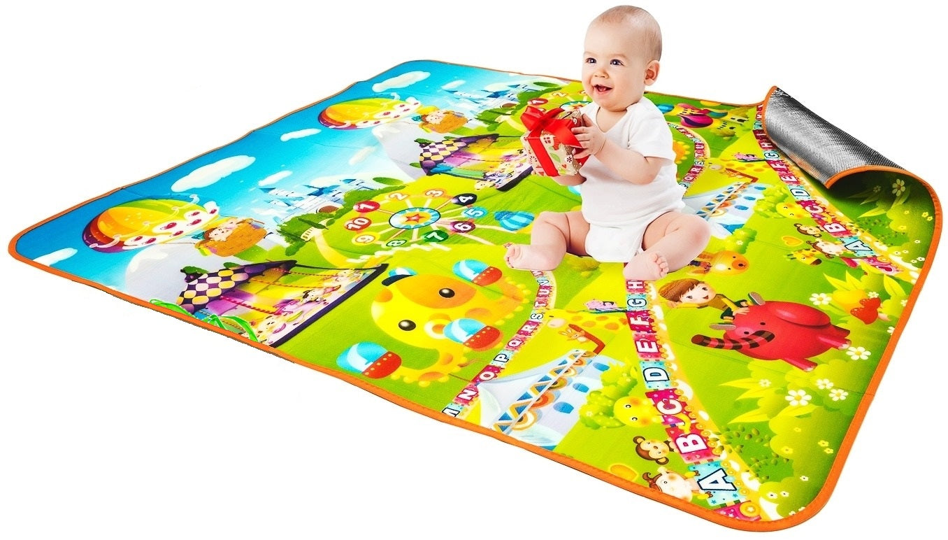 Covor interactiv pentru copii IDL MY FARM VILLE 2019, DIMENSIUNI: 150 x 180 x 0.5 cm, Stimuleaza simturile, invata si incurajeaza jocul creativ, Culori vii cu printuri de poveste, Asigura o izolare termica excelenta, Multicolor