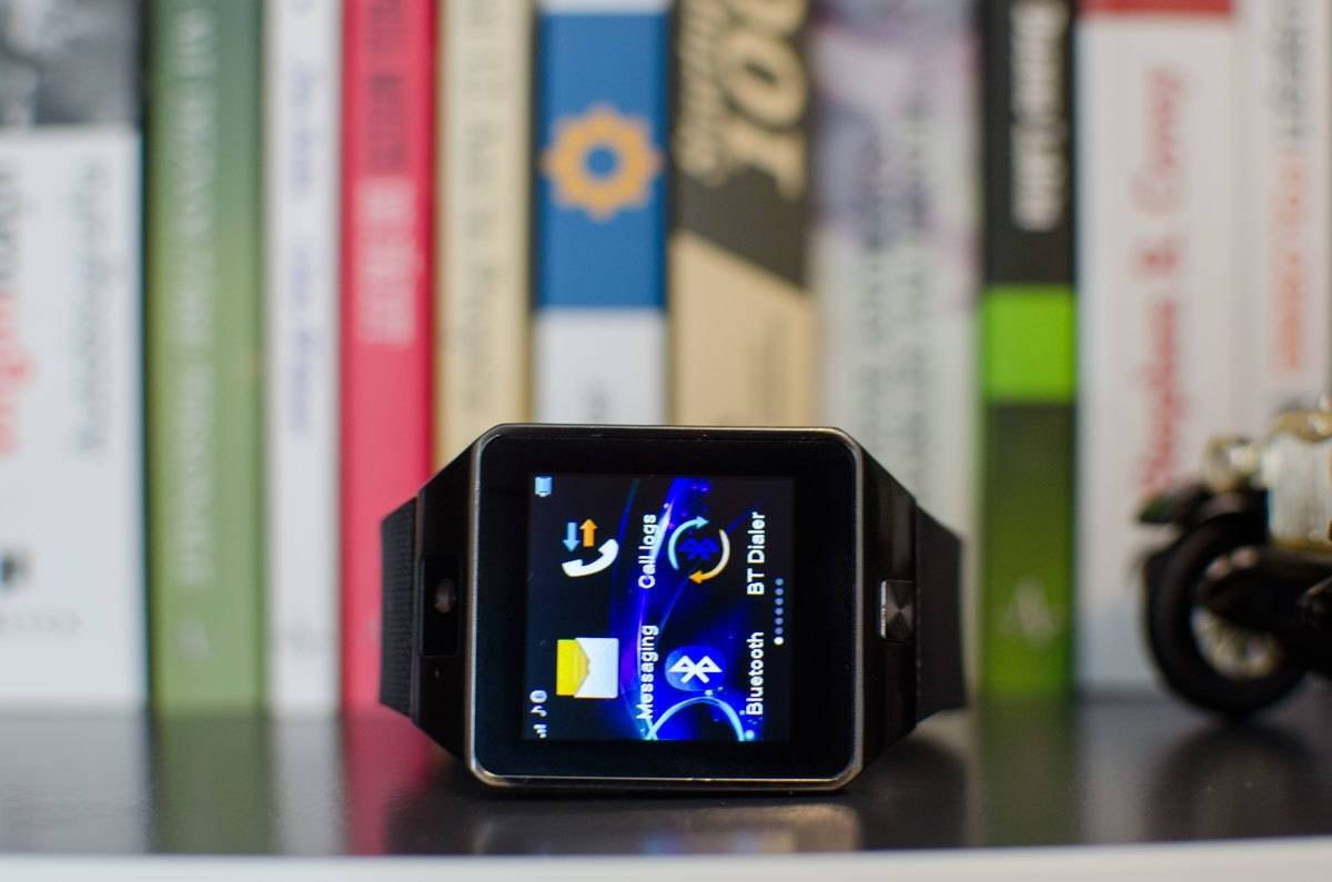 Smartwatch Metalic cu Telefon-micro sim IdealZen 9, Slot Card Micro-SD, Conectivitate Bluetooth 4.0, Display cu Touchscreen, Notificari WhatsApp, Apeluri, Mesaje, Camera 1,3 MPX, Monitorizare Somn, Sedentarism, Anti-pierdere, Facebook, Culoare Negru