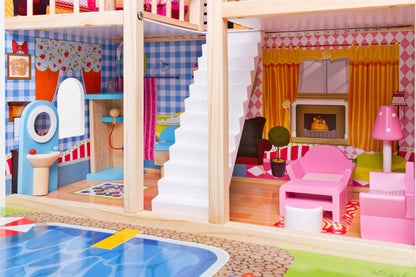 Casuta de papusi din lemn natural fara margini ascutite, 'ISP Doll House Pool' cu 3 Nivele, 5 Camere si Terasa, Gratar, Piscina, Sezlong, Umbrela, Banda LED, 90x60x30 CM