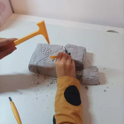 Set mina de cristale pentru copii CLASStitude, jucarie interactiva si educativa, include roca, ciocan, dalta, perie, stimuleaza imaginatia, 16.5 x 12 x 3.2 cm, Gri