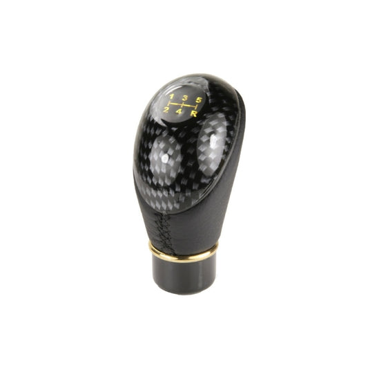 Maner schimbator de viteza idealSTORE Negru cusatura rosie, Include 3 Ornament schimbator de viteza idealSTORE, carbon + imitatie pieleadaptoare pentru a se potrivii pe toate tipurile de auto