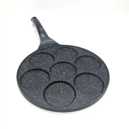 Tigaie pentru clatite, Welora, 7 zone de gatit cu o adancime de 0.7 cm, Confectionata din aluminiu, Antiaderanta, Compatibila cu plite cu inductie, electrice, ceramice si pe gaz, Dimensiuni 47 x 0.7 x 0.8 cm, Negru