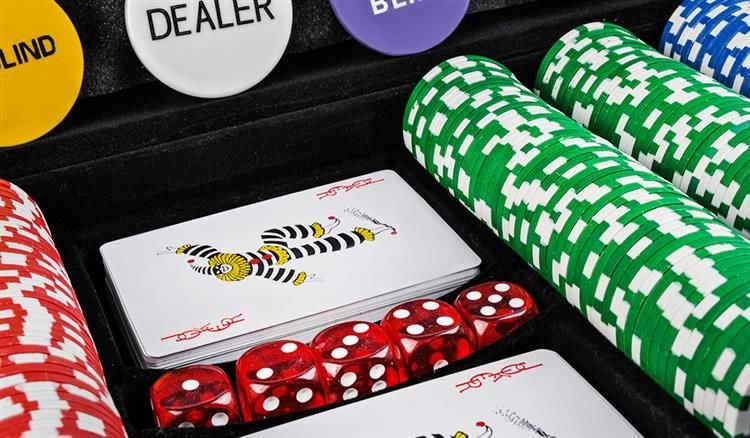 Set Joc de Poker cu 500 Jetoane, Valiza Metalica si Accesorii