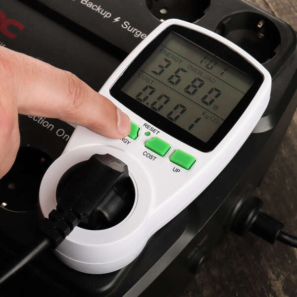 Priza cu Contor de Energie, Display Digital LCD, Monitorizare Consum Energetic, Setare Cost kWh, Amperaj, Tensiune, Putere Maxima 3680 W, Alb