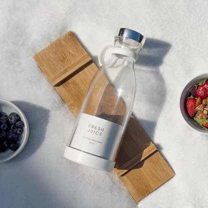 Blender Portabil pentru Bauturi, FreshJuice Smart, Incarcare Wireless, 4 Lame, Capacitate 350ml, Multifunctional, Alb