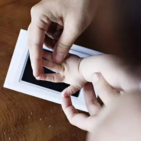 Kit amprenta cu tus, non-toxic, pentru bebelusi, dimensiuni amprenta 5.7 x 9.9 cm, negru Sim Online