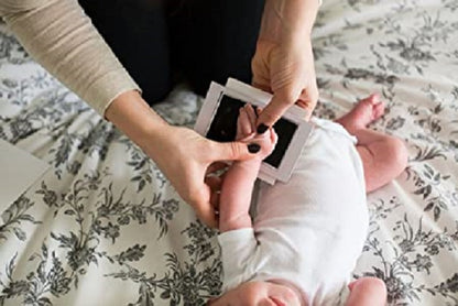 Kit amprenta cu tus, non-toxic, pentru bebelusi, dimensiuni amprenta 5.7 x 9.9 cm, negru Sim Online