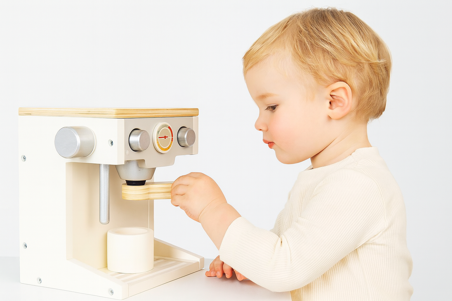 Aparat de cafea Montessori pentru Copii din Lemn Little Barista ideal STORE, Dimensiune 18 x 14.6 x 17, Include o ceasca de cafea, Promoveaza dezvoltarea cognitiva, O piesa de mobilier perfecta in bucataria micului bucatar